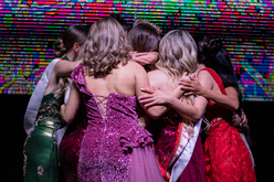 Miss Grand   Abrazo